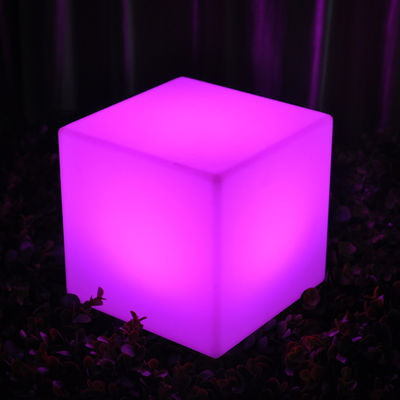 ที่ส่องแสงในภายนอก LED Cube Light Chair พลาสติก IP65 กันน้ํา สําหรับการตกแต่งปาร์ควิลล่า