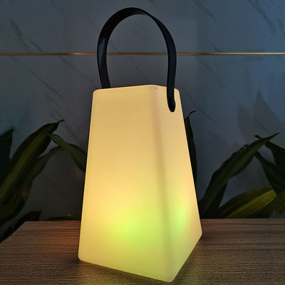 แหล่งไฟ LED พกพาที่สามารถชาร์จใหม่ได้ การควบคุมไร้สาย สีสันสําหรับการตั้งแคมป์