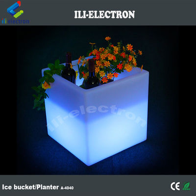สี่เหลี่ยม PE พลาสติก ไฟสว่าง LED กระถางน้ําแข็ง / LED กระถางดอกไม้ / พืชดอกไม้