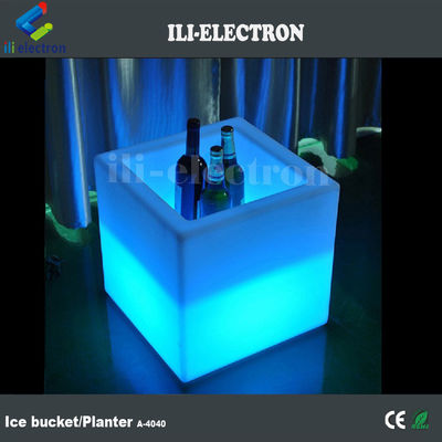สี่เหลี่ยม PE พลาสติก ไฟสว่าง LED กระถางน้ําแข็ง / LED กระถางดอกไม้ / พืชดอกไม้