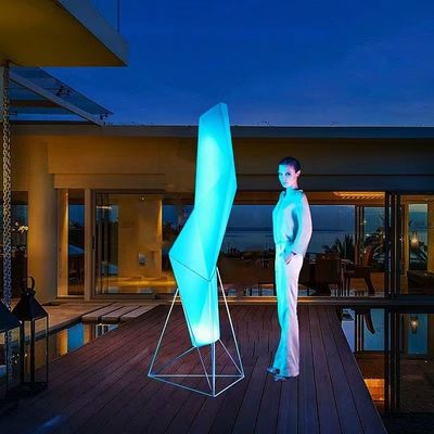 โคมไฟพื้น Led สันทนาการจากพลาสติกหรูหราสําหรับห้องโถง