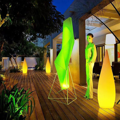 ไฟฟ้าพื้น LED ประดับบ้านแบบนอร์ดิกโมเดิร์นสําหรับห้องนั่งเล่น