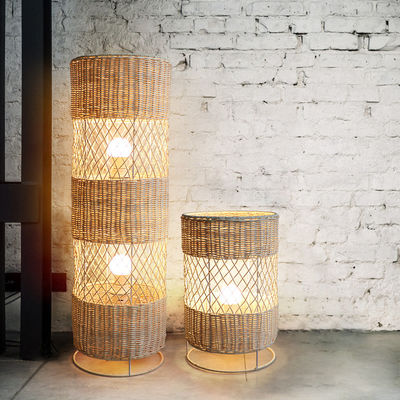 ทําด้วยมือ Led rattan wicker floor lamp สําหรับตกแต่งห้องนั่งเล่น