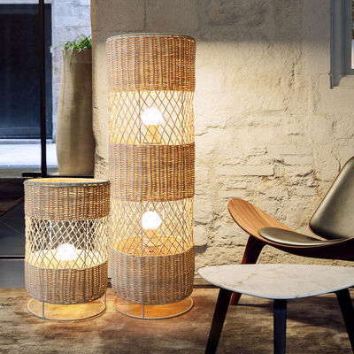 ทําด้วยมือ Led rattan wicker floor lamp สําหรับตกแต่งห้องนั่งเล่น