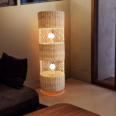 ทําด้วยมือ Led rattan wicker floor lamp สําหรับตกแต่งห้องนั่งเล่น