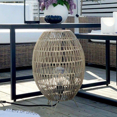 Ip44 LED Rattan Standing Lamp Shade สําหรับสระว่ายน้ําสวน