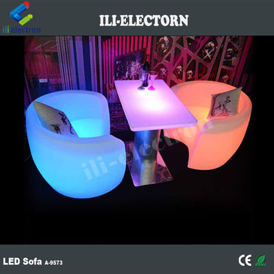 เฟอร์นิเจอร์ประจําการขาย PE พลาสติก LED เฟอร์นิเจอร์แสงสว่าง โซฟาห้องพัก LED