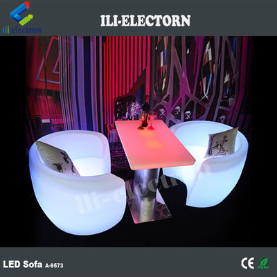 เฟอร์นิเจอร์ประจําการขาย PE พลาสติก LED เฟอร์นิเจอร์แสงสว่าง โซฟาห้องพัก LED