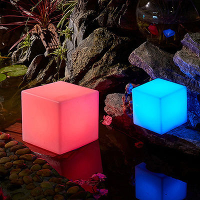 การควบคุมทางไกล LED Cube ไฟกลางคืนสว่าง Rgb เปลี่ยนสี แบตเตอรี่สามารถชาร์จได้