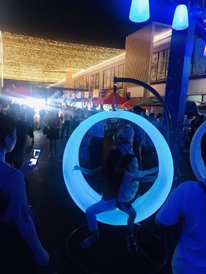 สนุกสนานกลางแจ้ง สีสันแขวนสวิงเก้าอี้แสง Remote Control LED ไฟสวิง