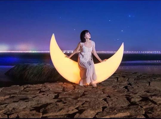 เก้าอี้จันทร์ LED ที่มีแบตเตอรี่ลิตยู