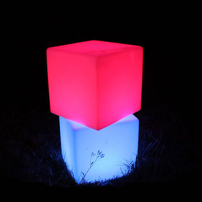 CE ROHS รับรองในภายนอก LED Cube Light Chair สําหรับการตกแต่งงานแต่งงาน