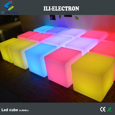 แสง LED Cube ที่สามารถชาร์จใหม่ได้ เพิ่มเติมที่สมบูรณ์แบบสําหรับปาร์ตี้และคลับ แหล่งแสง LED