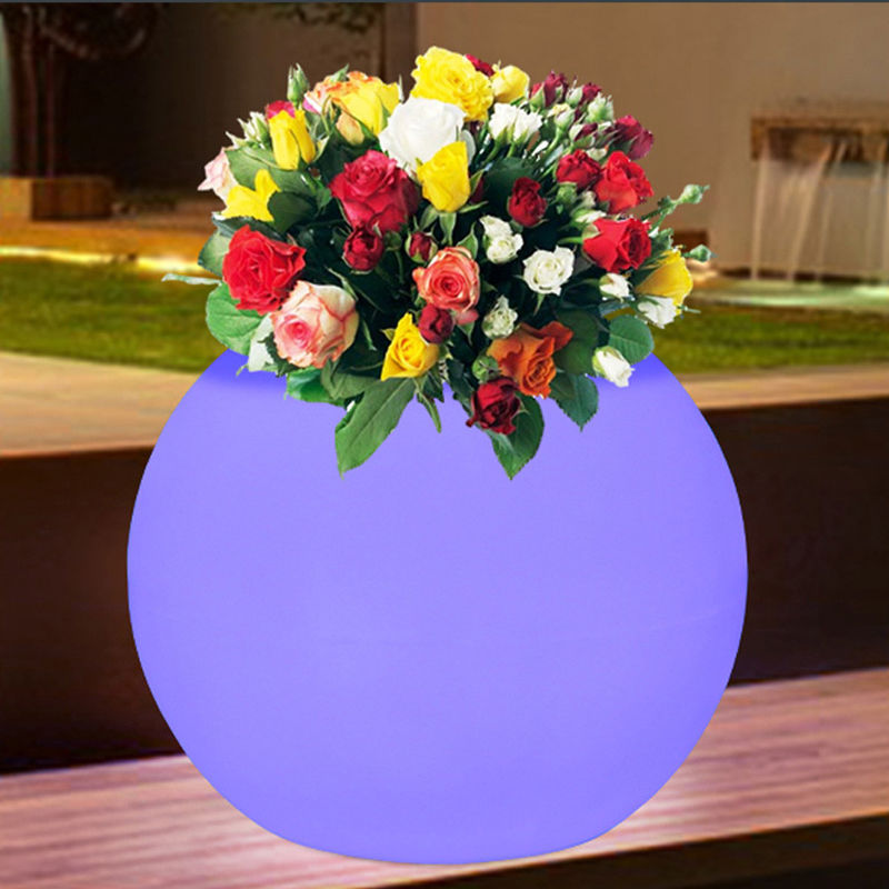 CE/ROHS 16 สีเปลี่ยน กล่องดอกไม้ที่ส่องแสง รูปทรงกลม PE ที่เคลือบเพื่อตกแต่ง