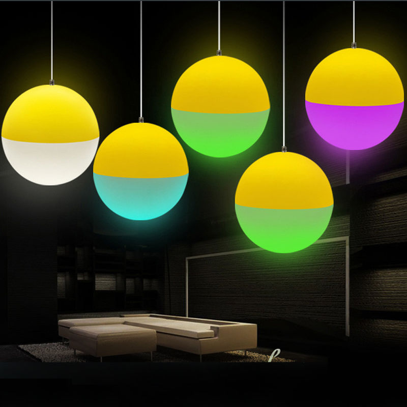 การควบคุมทางไกล LED แสงสว่างลูกบอลแสง Pendant สีสองสําหรับวันหยุด